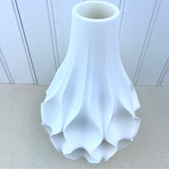 Modern Flower Vase, Abyssal Flower Vase - Picture 4 of 7